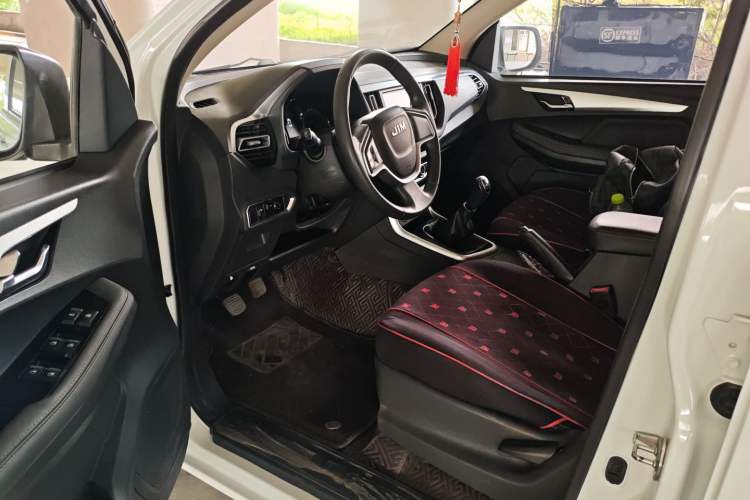 Used Isuzu JLM 2022 2.8T Classic Diesel Two-Wheel Drive Comfort Version with Long Wheelbase – JE493ZLQ6E Driver Seat
