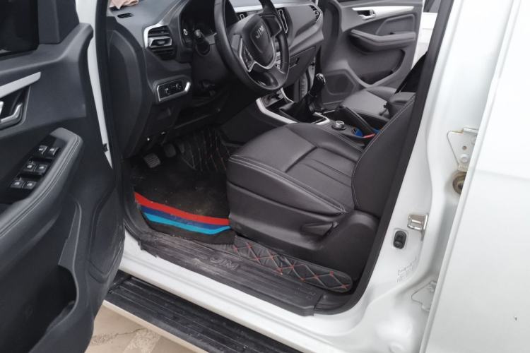 Used Isuzu JLM 2022 2.8T Classic Diesel 4x4 Comfort Plus Long Wheelbase Version JE493ZLQ6E Driver Seat