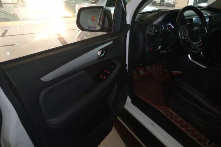 Used Isuzu JLM 2022 2.8T Classic Diesel Two-Wheel Drive Comfort Version with Long Wheelbase – JE493ZLQ6E Driver Seat