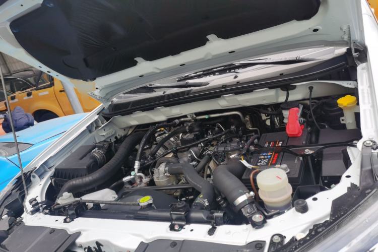 Used Isuzu JLM 2022 2.8T Classic Diesel Two-Wheel Drive Comfort Plus Long-Wheelbase Version JE493ZLQ6E Engine Bay