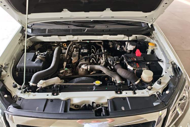 Used Isuzu JLM 2022 2.8T Classic Diesel Two-Wheel Drive Comfort Version with Long Wheelbase – JE493ZLQ6E Engine Bay