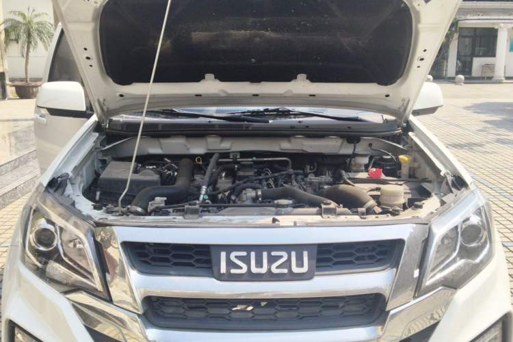 Used Isuzu JLM 2022 2.8T Classic Diesel Two-Wheel Drive Comfort Version with Long Wheelbase – JE493ZLQ6E Engine Bay