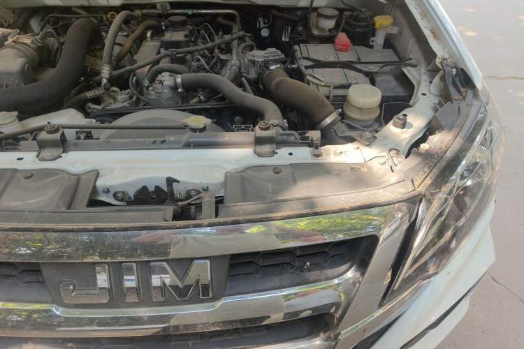 Used Isuzu JLM 2022 2.8T Classic Diesel Two-Wheel Drive Comfort Version with Long Wheelbase – JE493ZLQ6E Engine Bay Left