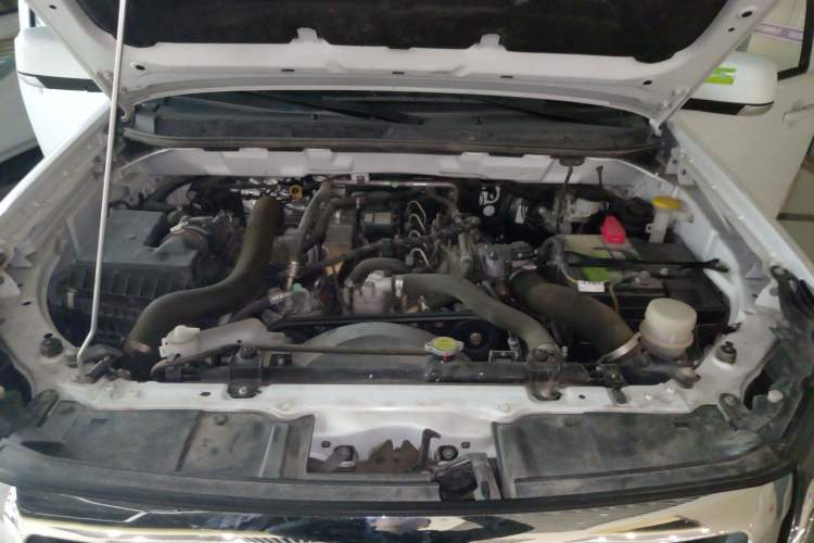 Used Isuzu JLM 2022 2.8T Classic Diesel Two-Wheel Drive Comfort Version with Long Wheelbase – JE493ZLQ6E Engine Bay