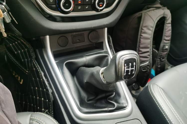 Used Isuzu JLM 2022 2.8T Classic Diesel Two-Wheel Drive Comfort Plus Long-Wheelbase Version JE493ZLQ6E Gear Lever