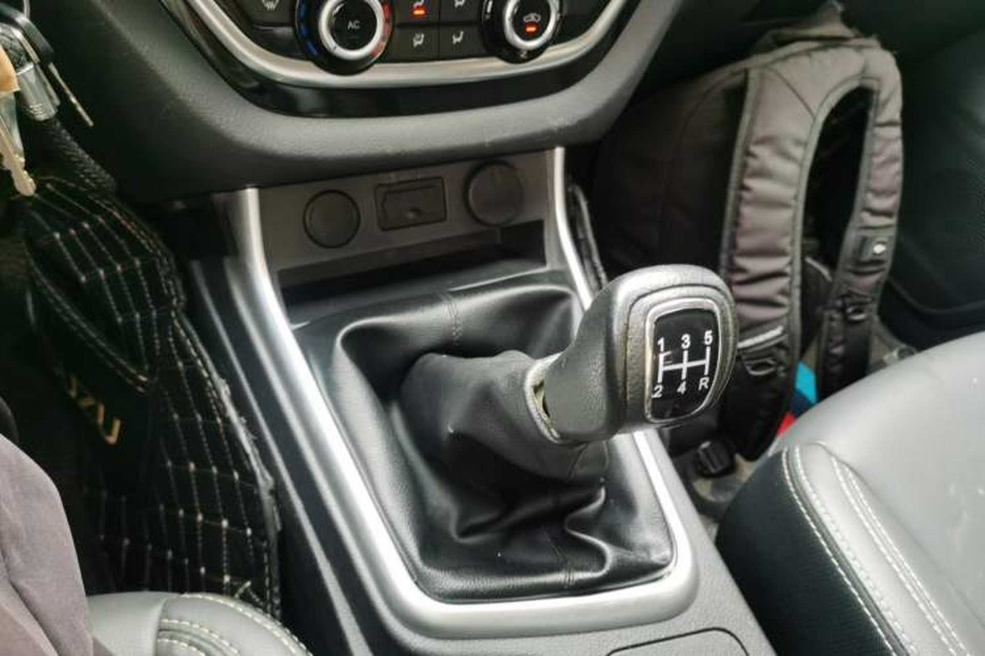 Used Isuzu JLM 2022 2.8T Classic Diesel Two-Wheel Drive Comfort Plus Long-Wheelbase Version JE493ZLQ6E Gear Lever