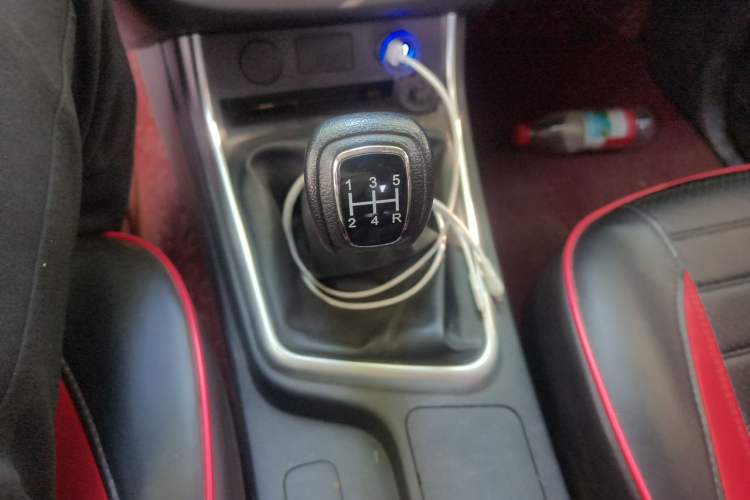 Used Isuzu JLM 2022 2.8T Classic Diesel Two-Wheel Drive Comfort Version with Long Wheelbase – JE493ZLQ6E Gear Lever