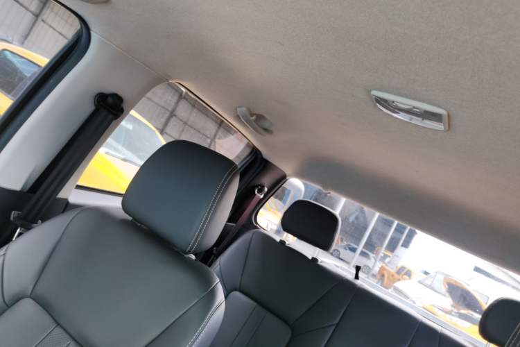 Used Isuzu JLM 2022 2.8T Classic Diesel Two-Wheel Drive Comfort Plus Long-Wheelbase Version JE493ZLQ6E Headliner