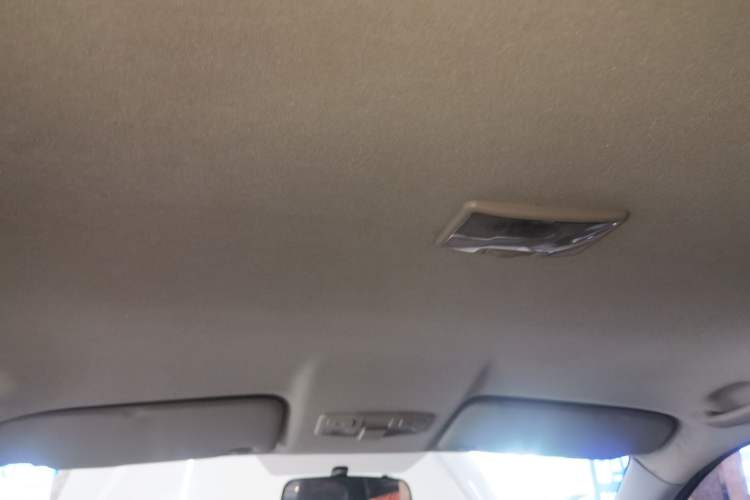 Used Isuzu JLM 2022 2.8T Classic Diesel Two-Wheel Drive Comfort Version with Standard Wheelbase – JE493ZLQ6E Headliner