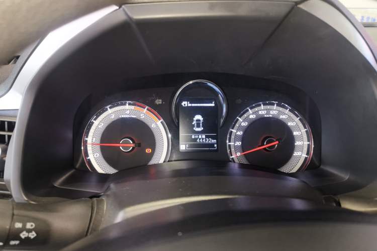 Used Isuzu JLM 2022 2.8T Classic Diesel Two-Wheel Drive Comfort Version with Standard Wheelbase – JE493ZLQ6E Instrument Cluster