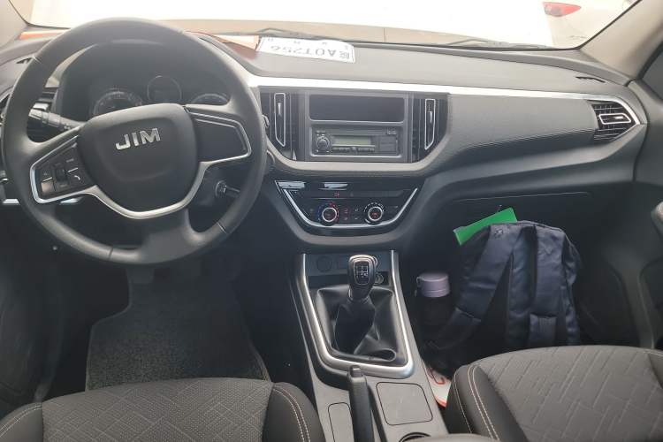 Used Isuzu JLM 2022 2.8T Classic Diesel Two-Wheel Drive Comfort Version with Long Wheelbase – JE493ZLQ6E Interior 2