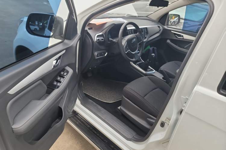 Used Isuzu JLM 2022 2.8T Classic Diesel Two-Wheel Drive Comfort Version with Long Wheelbase – JE493ZLQ6E Interior 3