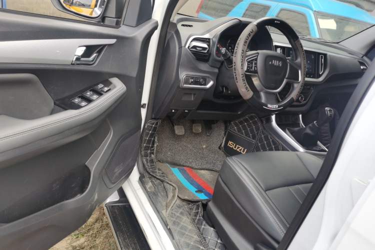 Used Isuzu JLM 2022 2.8T Classic Diesel Two-Wheel Drive Comfort Plus Long-Wheelbase Version JE493ZLQ6E Interior 3