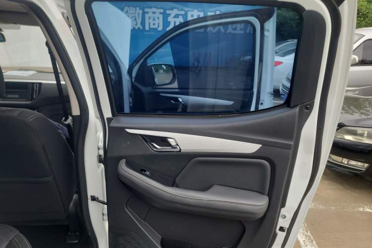 Used Isuzu JLM 2022 2.8T Classic Diesel Two-Wheel Drive Comfort Version with Long Wheelbase – JE493ZLQ6E Interior 6