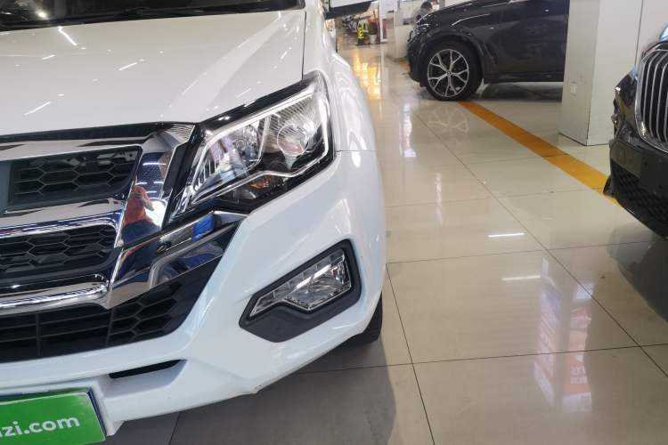 Used Isuzu JLM 2022 2.8T Classic Diesel Two-Wheel Drive Comfort Version with Standard Wheelbase – JE493ZLQ6E Left Front Headlight