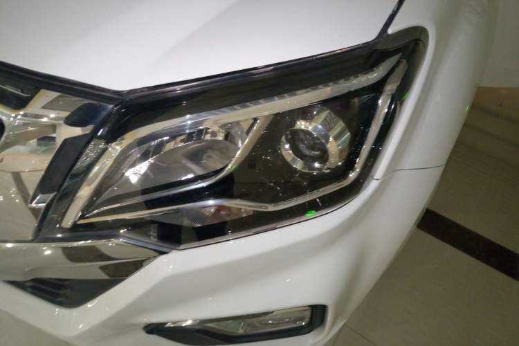 Used Isuzu JLM 2022 2.8T Classic Diesel Two-Wheel Drive Comfort Version with Long Wheelbase – JE493ZLQ6E Left Front Headlight