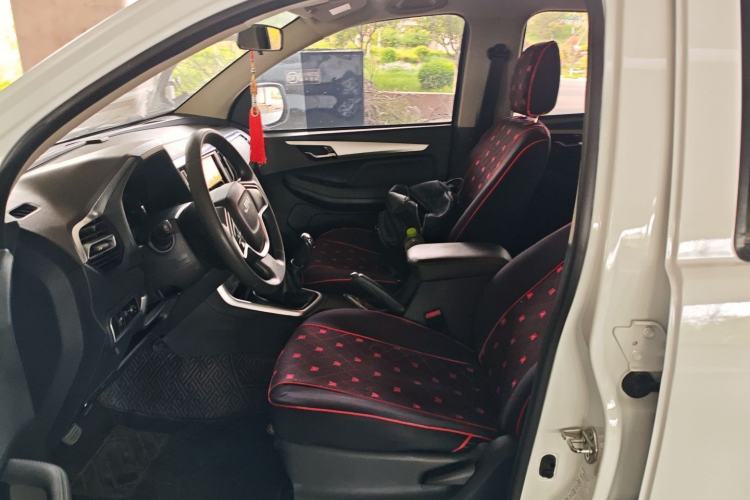 Used Isuzu JLM 2022 2.8T Classic Diesel Two-Wheel Drive Comfort Version with Long Wheelbase – JE493ZLQ6E Left Front Seat