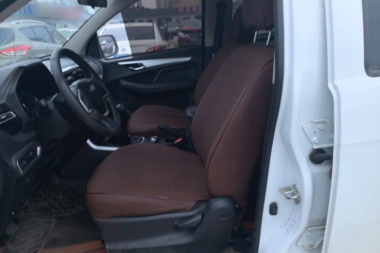 Used Isuzu JLM 2022 2.8T Classic Diesel 4x4 Comfort Version with Long Wheelbase – JE493ZLQ6E Left Front Seat