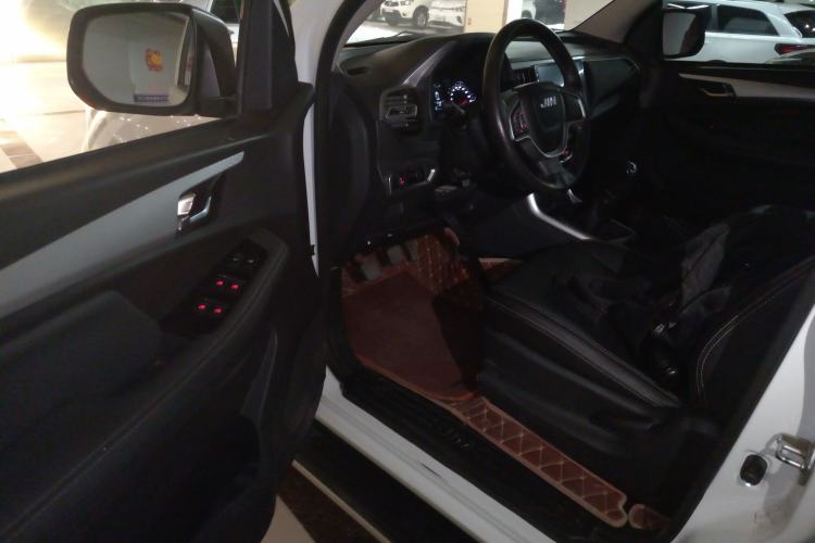Used Isuzu JLM 2022 2.8T Classic Diesel Two-Wheel Drive Comfort Version with Long Wheelbase – JE493ZLQ6E Left Front Seat