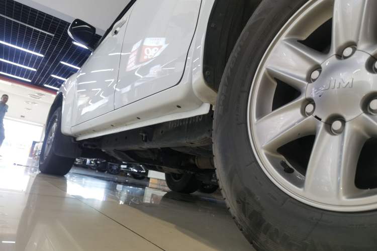 Used Isuzu JLM 2022 2.8T Classic Diesel Two-Wheel Drive Comfort Version with Standard Wheelbase – JE493ZLQ6E Left Side Sill