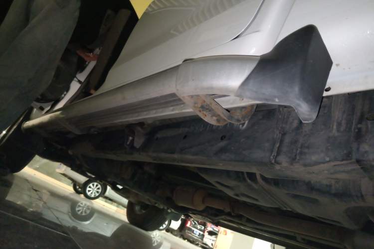 Used Isuzu JLM 2022 2.8T Classic Diesel Two-Wheel Drive Comfort Version with Long Wheelbase – JE493ZLQ6E Left Side Sill