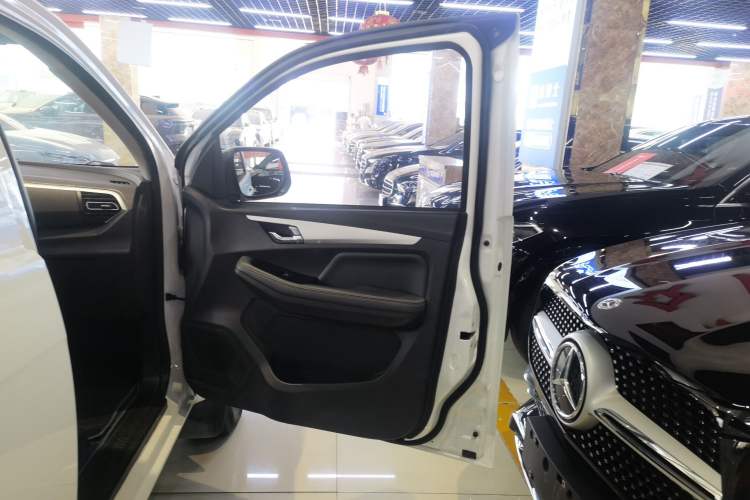 Used Isuzu JLM 2022 2.8T Classic Diesel Two-Wheel Drive Comfort Version with Standard Wheelbase – JE493ZLQ6E Right Front Door Interior