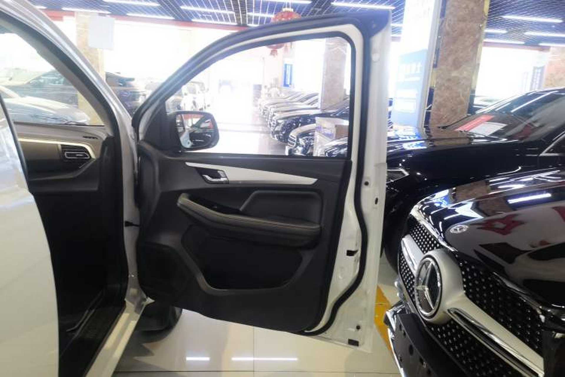 Used Isuzu JLM 2022 2.8T Classic Diesel Two-Wheel Drive Comfort Version with Standard Wheelbase – JE493ZLQ6E Right Front Door Interior