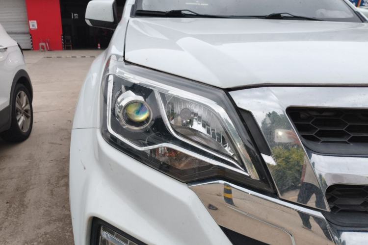 Used Isuzu JLM 2022 2.8T Classic Diesel 4x4 Comfort Plus Long Wheelbase Version JE493ZLQ6E Right Front Headlight