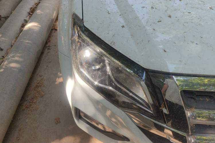 Used Isuzu JLM 2022 2.8T Classic Diesel Two-Wheel Drive Comfort Version with Long Wheelbase – JE493ZLQ6E Right Front Headlight