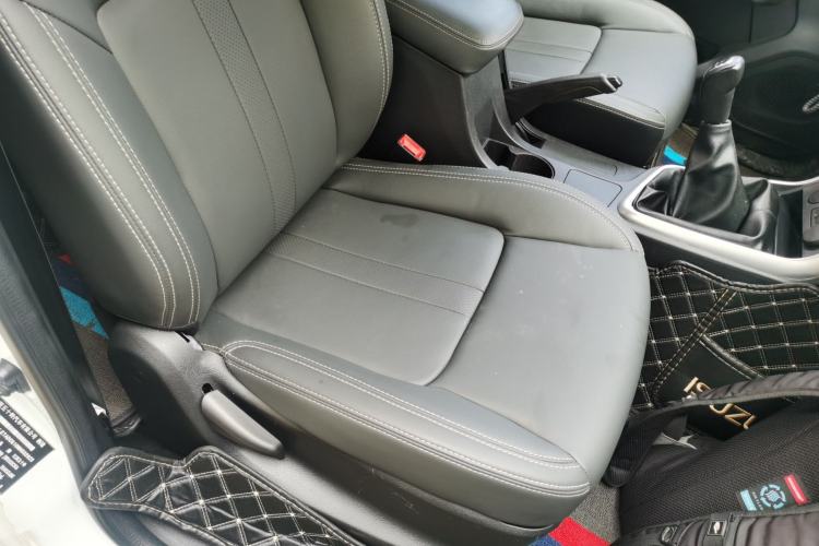 Used Isuzu JLM 2022 2.8T Classic Diesel Two-Wheel Drive Comfort Plus Long-Wheelbase Version JE493ZLQ6E Right Front Seat