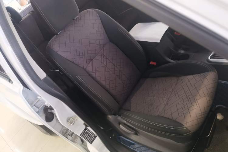 Used Isuzu JLM 2022 2.8T Classic Diesel Two-Wheel Drive Comfort Version with Standard Wheelbase – JE493ZLQ6E Right Front Seat