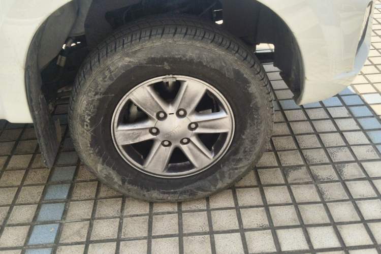Used Isuzu JLM 2022 2.8T Classic Diesel Two-Wheel Drive Comfort Version with Long Wheelbase – JE493ZLQ6E Right Front Wheel Hub
