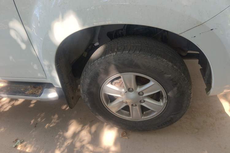 Used Isuzu JLM 2022 2.8T Classic Diesel Two-Wheel Drive Comfort Version with Long Wheelbase – JE493ZLQ6E Right Front Wheel Hub