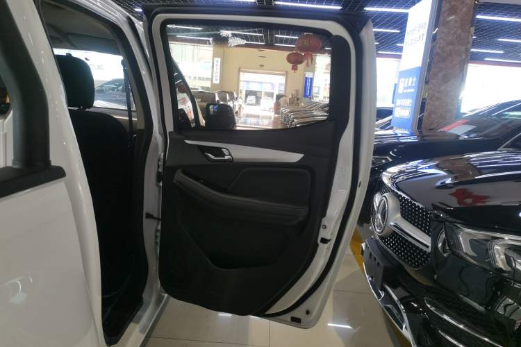 Used Isuzu JLM 2022 2.8T Classic Diesel Two-Wheel Drive Comfort Version with Standard Wheelbase – JE493ZLQ6E Right Rear Door Interior