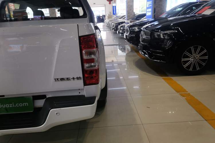 Used Isuzu JLM 2022 2.8T Classic Diesel Two-Wheel Drive Comfort Version with Standard Wheelbase – JE493ZLQ6E Right Rear Taillight
