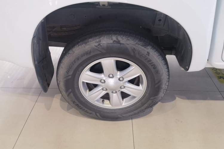 Used Isuzu JLM 2022 2.8T Classic Diesel Two-Wheel Drive Comfort Version with Standard Wheelbase – JE493ZLQ6E Right Rear Wheel Hub