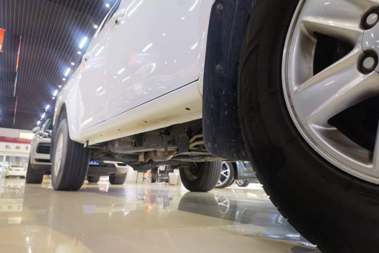 Used Isuzu JLM 2022 2.8T Classic Diesel Two-Wheel Drive Comfort Version with Standard Wheelbase – JE493ZLQ6E Right Side Sill