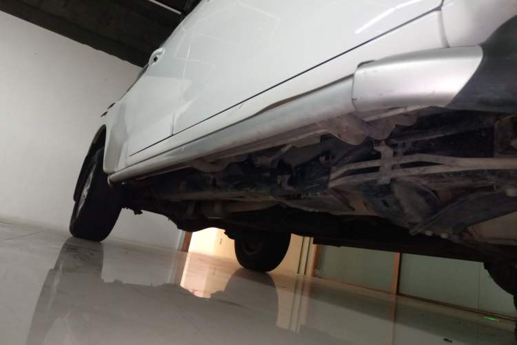 Used Isuzu JLM 2022 2.8T Classic Diesel Two-Wheel Drive Comfort Version with Long Wheelbase – JE493ZLQ6E Right Side Sill