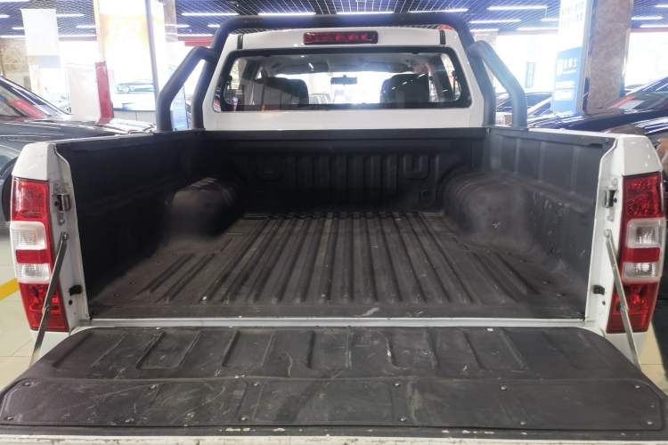 Used Isuzu JLM 2022 2.8T Classic Diesel Two-Wheel Drive Comfort Version with Standard Wheelbase – JE493ZLQ6E Trunk