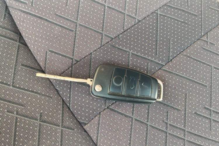 Used Isuzu JLM 2022 2.8T Classic Diesel Two-Wheel Drive Comfort Version with Long Wheelbase – JE493ZLQ6E Vehicle Key