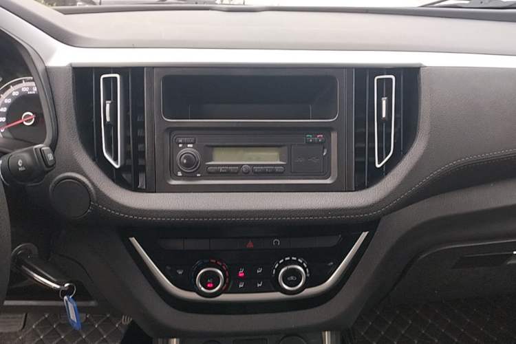 Used Isuzu JLM 2022 2.4T Classic Gasoline 4x4 Comfort Version with Long Wheelbase – 4K22D4T Audio And AC Panel
