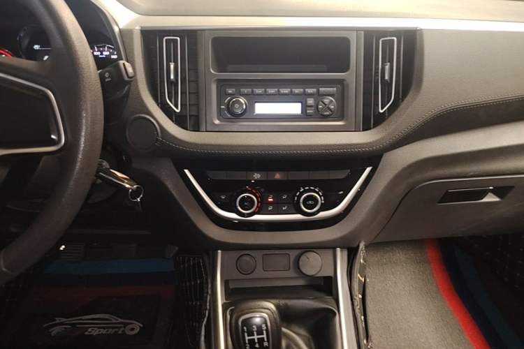 Used Isuzu JLM 2022 2.8T Classic Diesel Two-Wheel Drive Comfort Version with Long Wheelbase – JE493ZLQ6E Audio And AC Panel