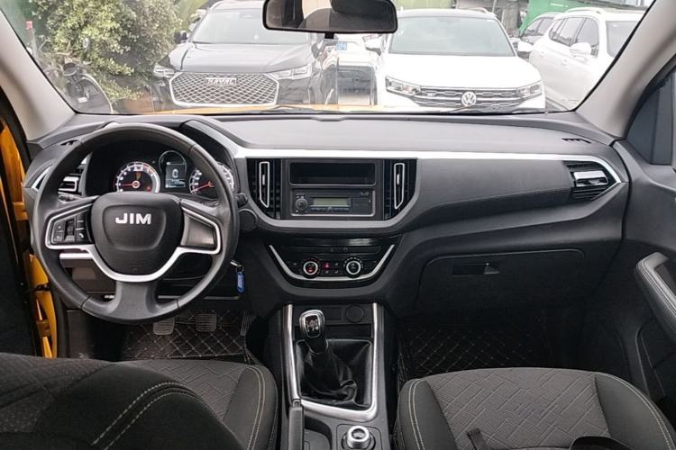 Used Isuzu JLM 2022 2.4T Classic Gasoline 4x4 Comfort Version with Long Wheelbase – 4K22D4T Center Console