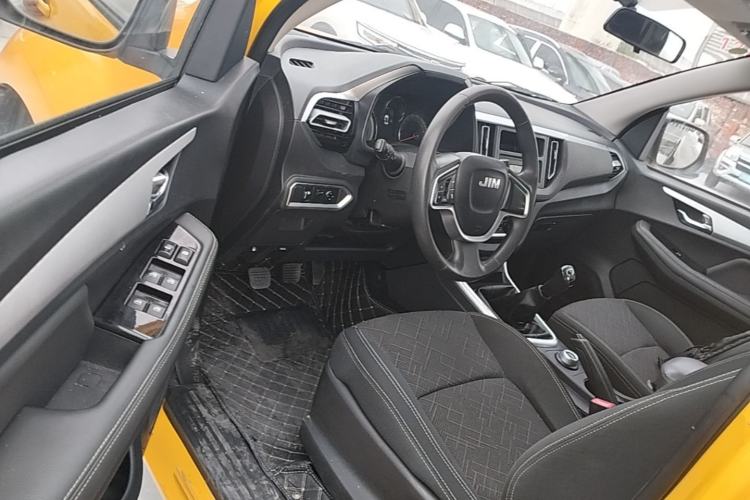 Used Isuzu JLM 2022 2.4T Classic Gasoline 4x4 Comfort Version with Long Wheelbase – 4K22D4T Driver Seat