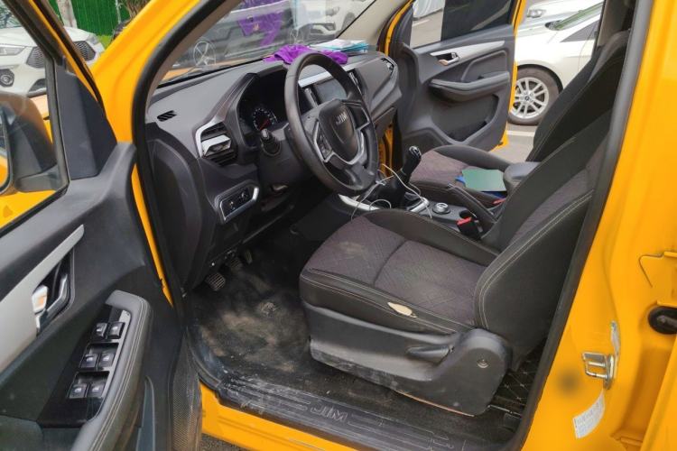 Used Isuzu JLM 2022 2.8T Classic Diesel 4x4 Comfort Version with Long Wheelbase – JE493ZLQ6E Driver Seat