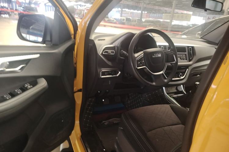 Used Isuzu JLM 2022 2.8T Classic Diesel Two-Wheel Drive Comfort Version with Long Wheelbase – JE493ZLQ6E Driver Seat