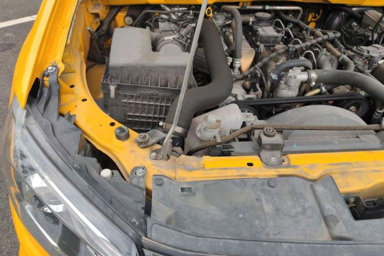 Used Isuzu JLM 2022 2.8T Classic Diesel 4x4 Comfort Version with Long Wheelbase – JE493ZLQ6E Engine Bay Right