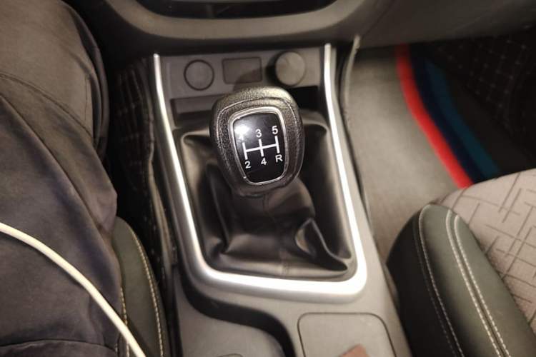 Used Isuzu JLM 2022 2.8T Classic Diesel Two-Wheel Drive Comfort Version with Long Wheelbase – JE493ZLQ6E Gear Lever