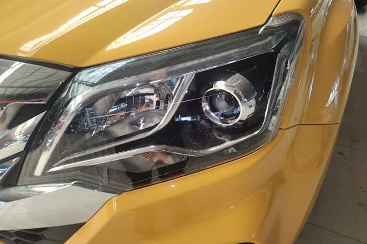 Used Isuzu JLM 2022 2.8T Classic Diesel Two-Wheel Drive Comfort Version with Long Wheelbase – JE493ZLQ6E Left Front Headlight