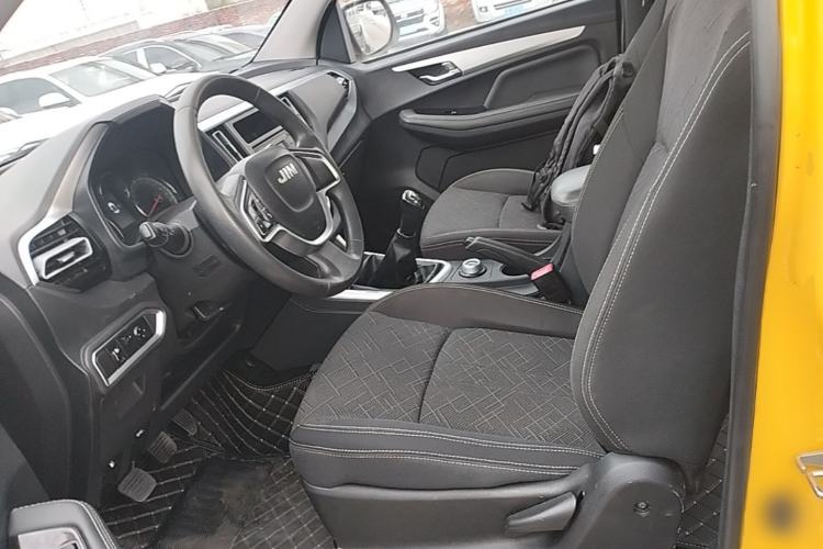 Used Isuzu JLM 2022 2.4T Classic Gasoline 4x4 Comfort Version with Long Wheelbase – 4K22D4T Left Front Seat